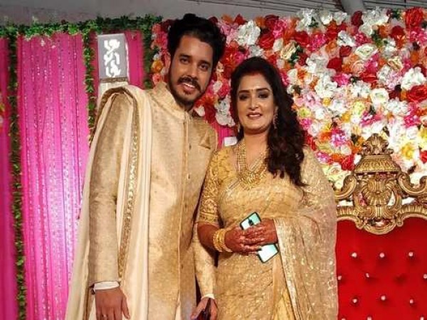 Pictures of Jupiter Banerjee and Twarita's gala wedding reception ceremony out, See here
