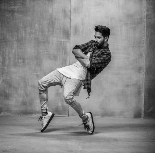 Shahid Kapoor is raising the temperature with these hot pictures