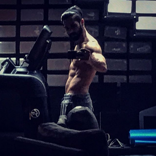 Shahid Kapoor is raising the temperature with these hot pictures