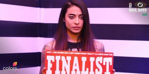 Bani J clicked pictures with Gauahar Khan just after landing out of BB10