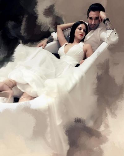 Sunny Leone and her hubby Daniel posed together