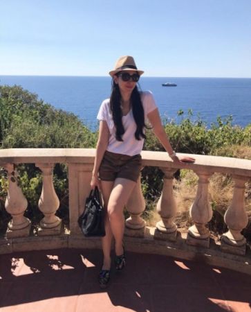 The France vacation pictures of Karisma Kapoor is giving major Vacation Goals