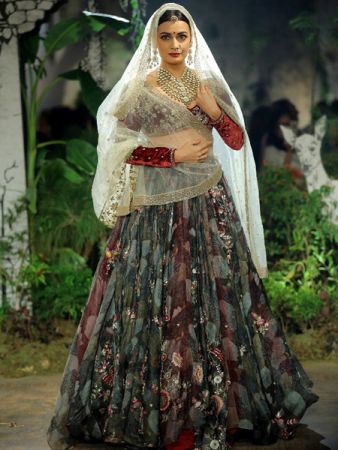 Dia Mirza’s Bridal Look Will Make You Awwww....