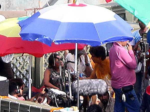 See pictures: Shahrukh Khan shoots Haldi scene for Anand L. Rai's film