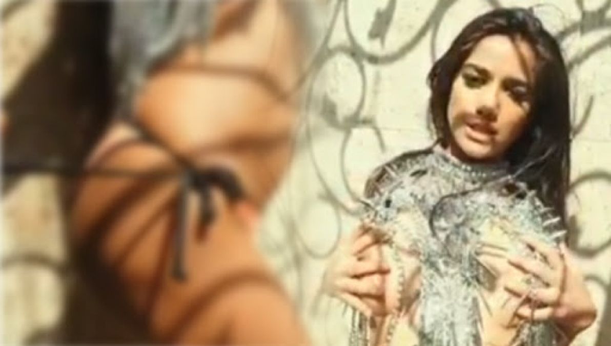 Poonam Pandey looks too sexy in her recent photoshoot!