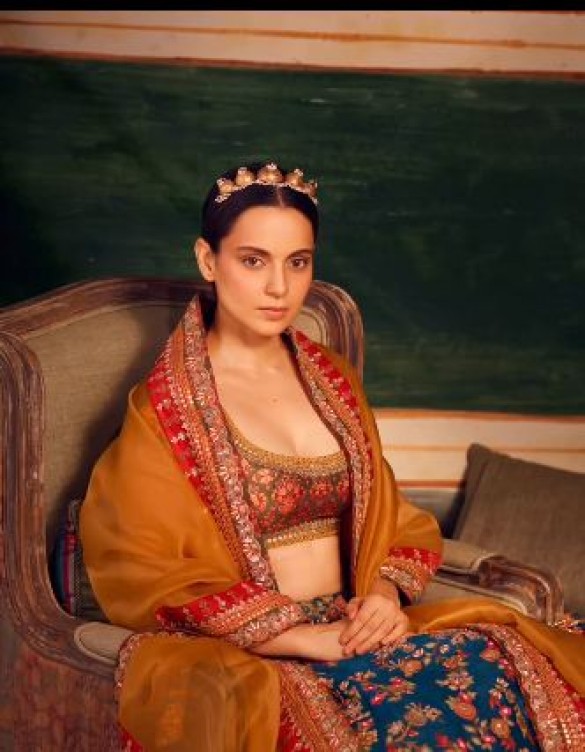 Kangana Ranaut corrects those who refer to her traditional headdress as a crown