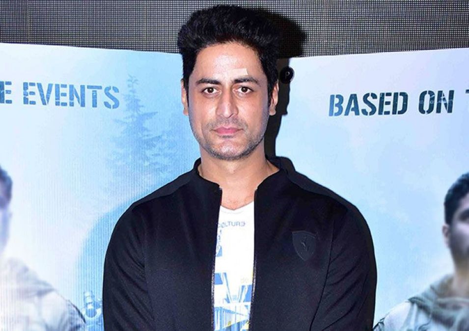 As an actor, giving political statements is different: Mohit Raina