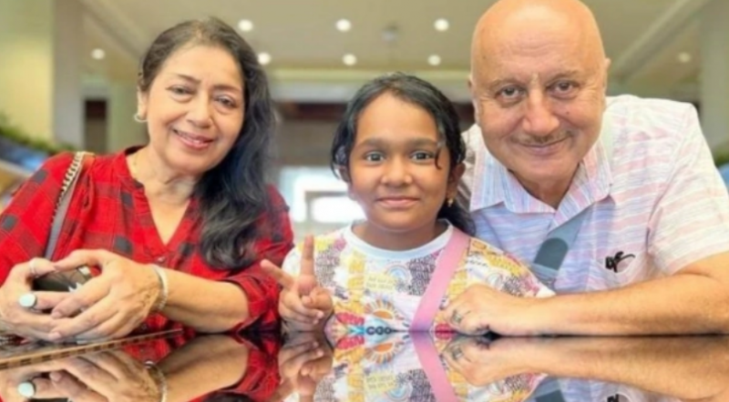 Anupam Kher promises to launch Satish Kaushik's daughter in films