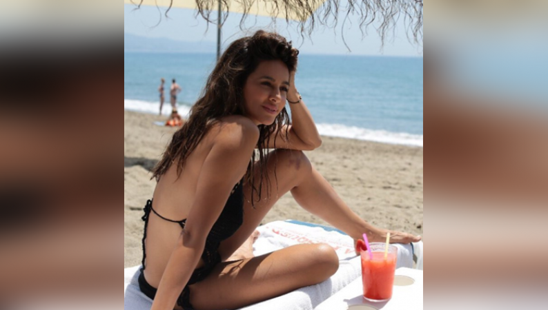 Shibani Dandekar is doing hot in Spain, shares her hot pictures
