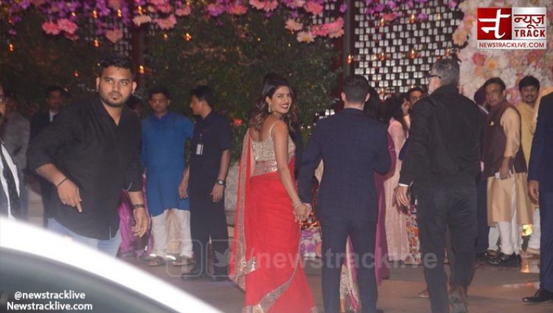 Revealing Pics: Priyanka walk hand-in-hand with Nick Jonas at Akash Ambani's party