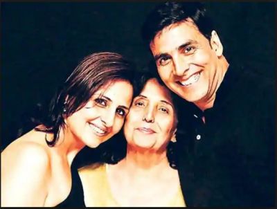 Akshay Kumar’s pic with his mother speaks much about his mother’s Love..check pics inside