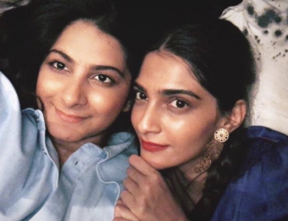 PHOTO: A selfie day for sister Sonam and Rhea Kapoor