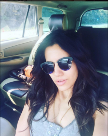 Pyaar Ka Punchnama fame Sonnalli Seygall is way hotter than her on-screen presence