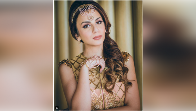 Bigg Boss fame Nitibha Kaul looks drop dead in her latest photoshoot