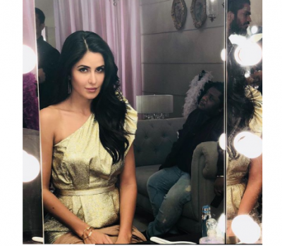 Pic! Katrina Kaif looks stunning in a golden color outfit