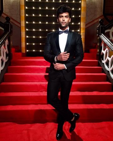 The dashing Kushal Tandon's pictures are too hot to handle