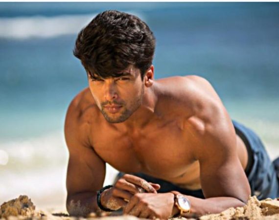 The dashing Kushal Tandon's pictures are too hot to handle