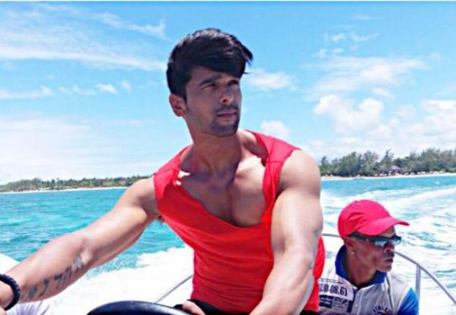 The dashing Kushal Tandon's pictures are too hot to handle