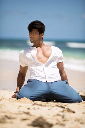 The dashing Kushal Tandon's pictures are too hot to handle