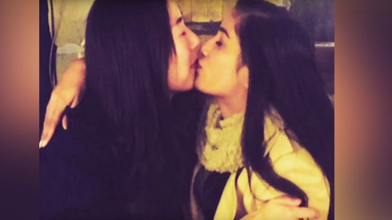 Stars kiss their same sex in Bollywood