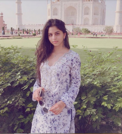 Suhana Khan looks fresh as a daisy as she visits Taj Mahal