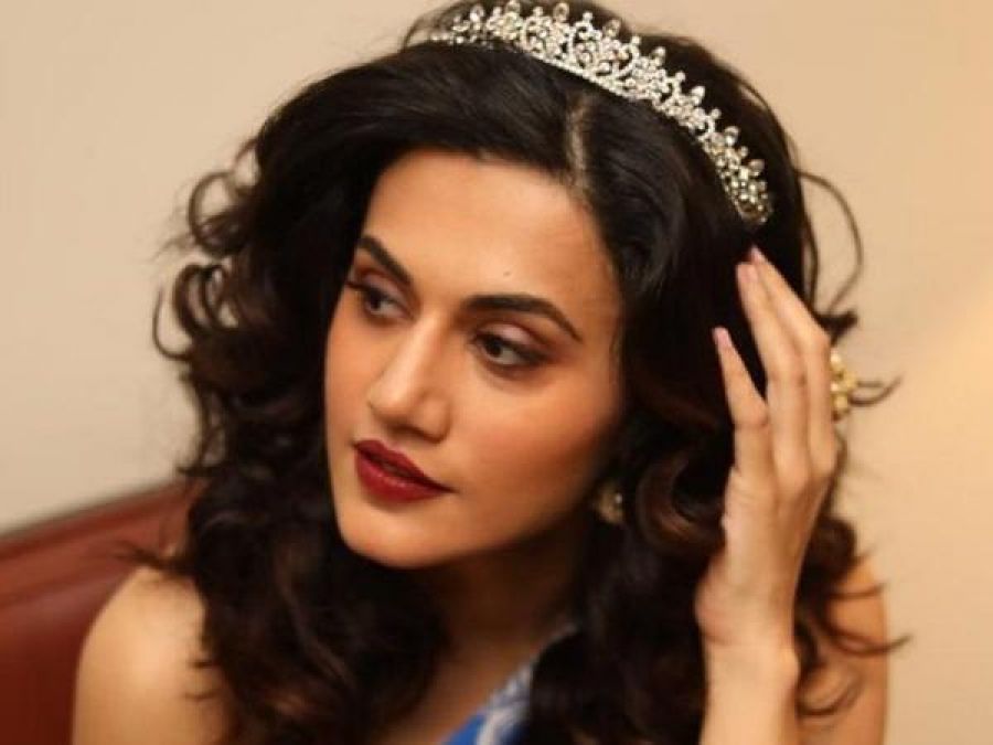 Taapsee Pannu wears a crown like a Queen, see pic here