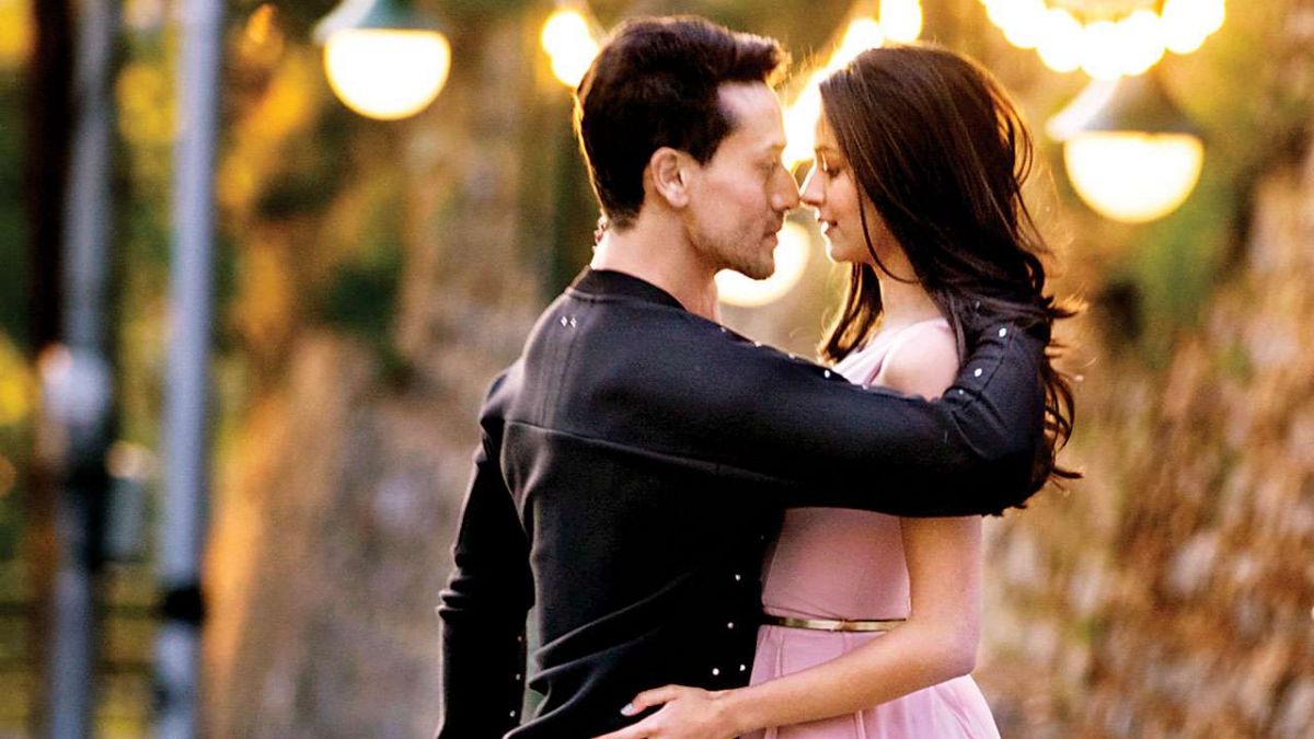 Student of the Year 2  song out, Witness Tiger Shroff-Ananya Panday’s sweet romance in 'Fakira' song