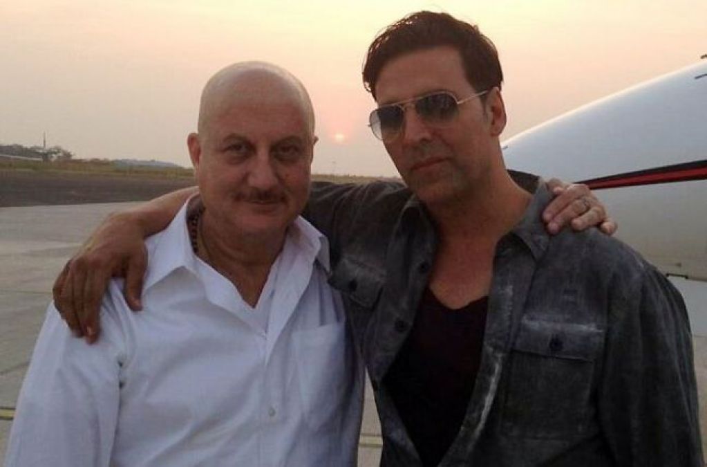 Anupam comes in support of Akshay Kumar, asks him to stop explaining his loyalty towards country