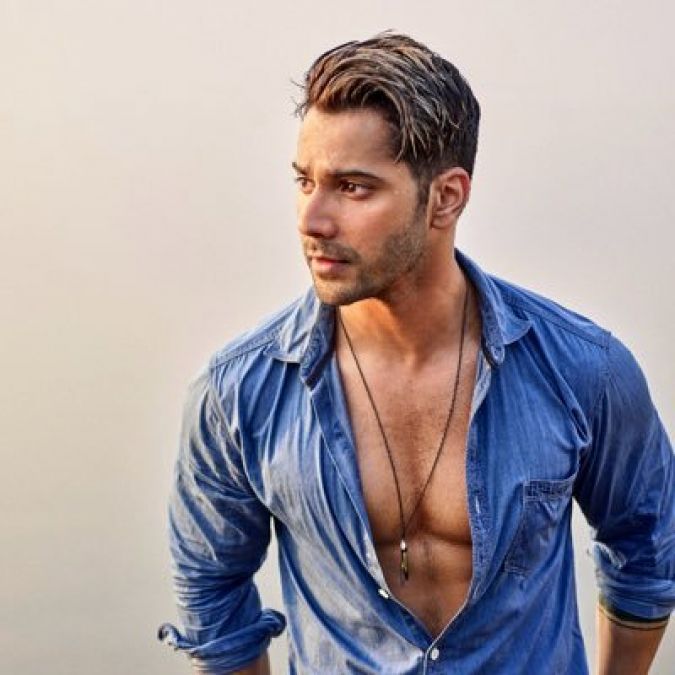 Varun Dhawan ace the gym look, check out the picture here