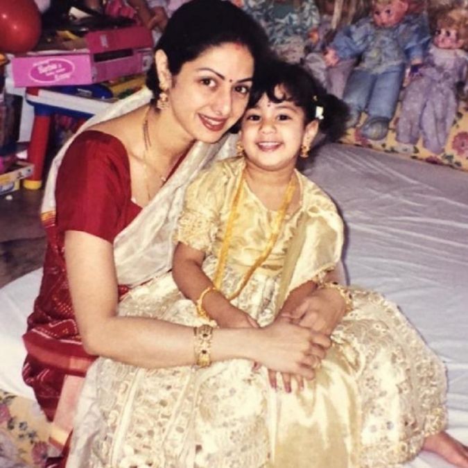 Janhvi Kapoor shares a throwback picture with her mom Sridevi on Mother's day