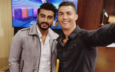 Arjun Kapoor met the football sensation, Christiano Ronaldo and clicks a selfie