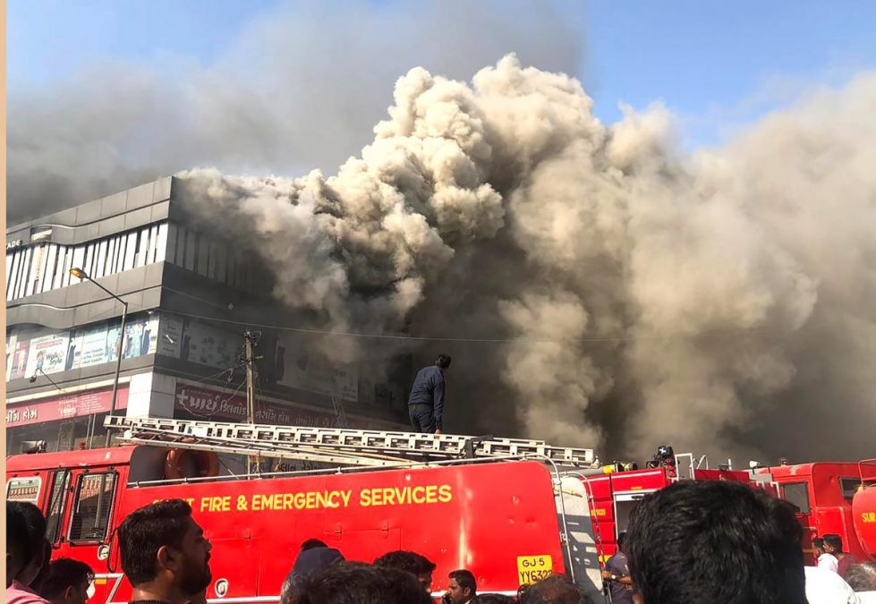 Bollywood celebs offer their condolences for the Surat fire accident