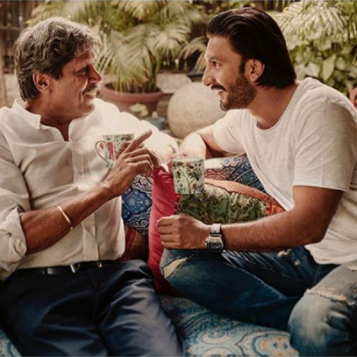 Ranveer Singh spends fun time with Kapil Dev, check out pic here
