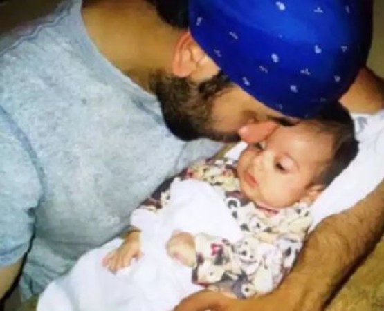 Ranbir Kapoor busted into tears while holding his daughter for the first time