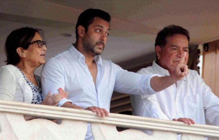 Salman Khan's father Salim Khan receives threatening calls from Shahrukh