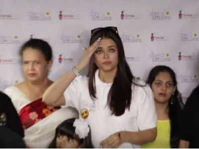 Miss world 1994 broke into tears, asking to stop clicking pictures