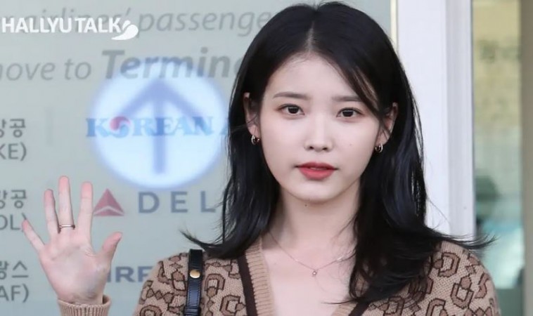 IU takes home an award for her performance in ‘Broker’ at the ‘Chunsa International Film Festival’