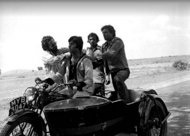 See glimpses of Amitabh Bachchan from his biggest hit 'Sholay'