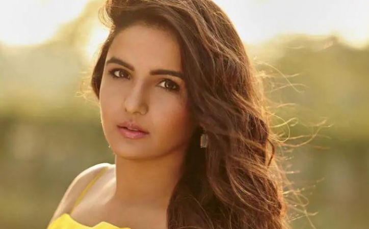 #MeToo: TV actor Jasmin Bhasin says a filmmaker asked her to strip down