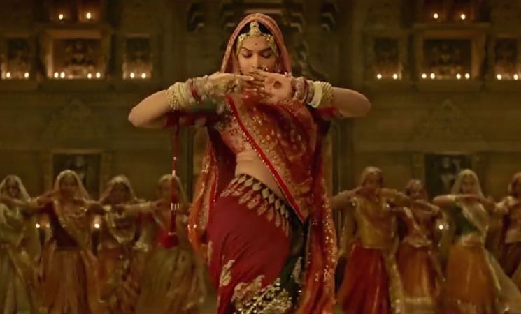 Which ‘Ghumar’ dance would you prefer? Deepika Padukone in 'Padmavati'or Rajasthani folk dance.