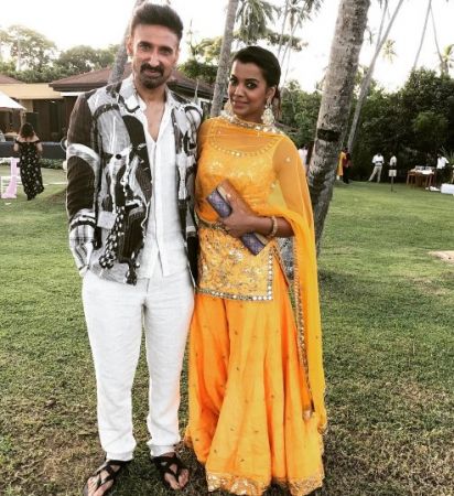 Mugdha Godse is chilling on the beaches of Sri Lanka with beau Rahul Dev