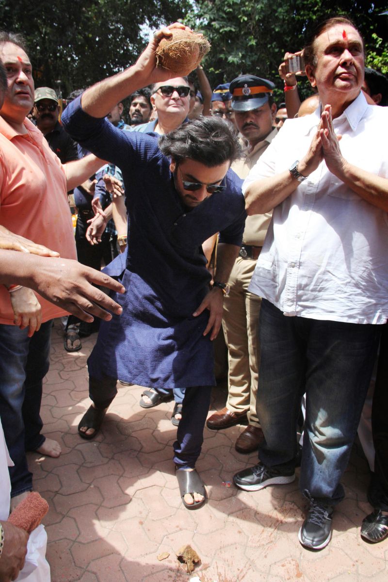 Ranbir Kapoor bid adieu to Ganpati Bappa at RK studio