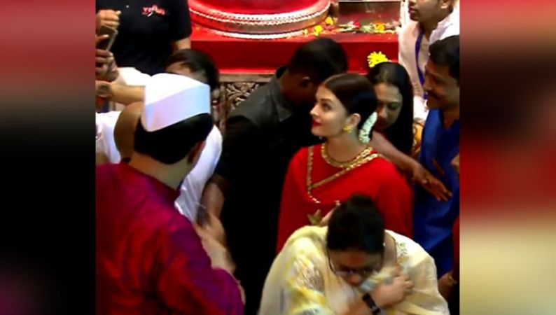 Aishwarya Rai Bachchan reached to Lalbaugcha Raja to take blessing