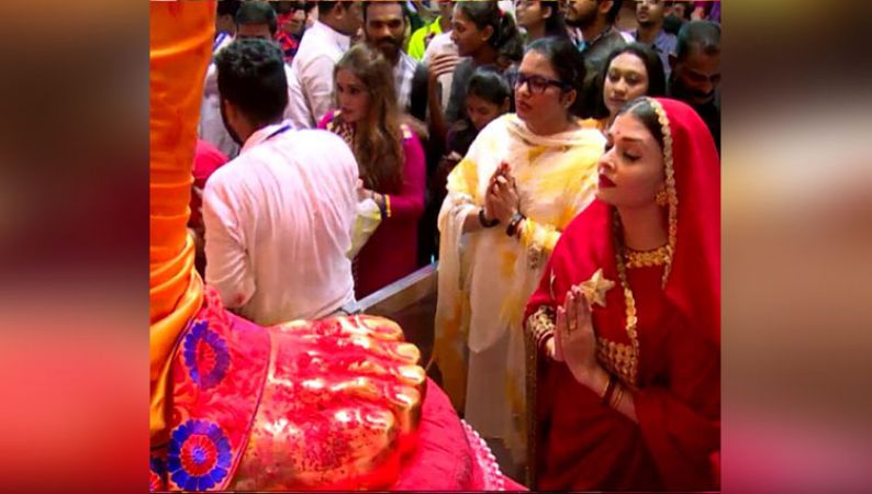 Aishwarya Rai Bachchan reached to Lalbaugcha Raja to take blessing