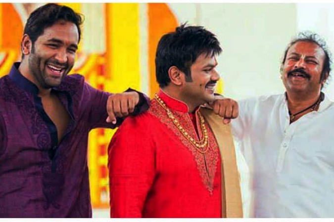 Mohan Babu and family catch-up for an amazing family photo session!