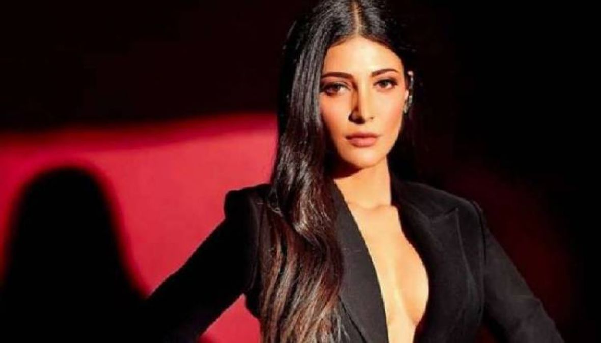Shruti Haasan's solo debut track gets appreciated by Bollywood as well as Tollywood