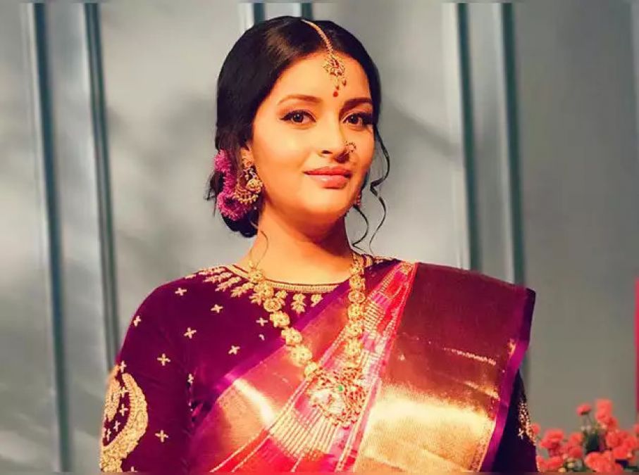 What compelled Renu Desai to sell her two cars?