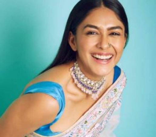 Mrunal Thakur’s Big statement on Boycott Trends, Achha Kaam Karte Raho, log aayenge..