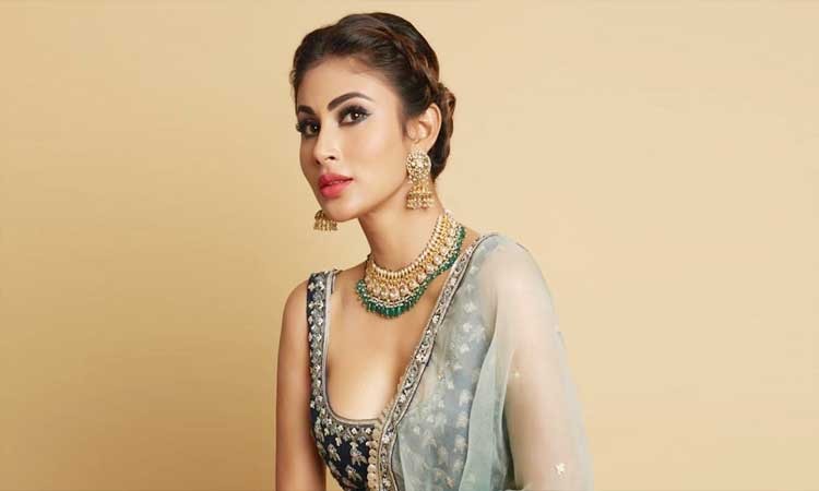 Smriti Irani's conversation Bengali beauty Mouni Roy on new post is worth reading
