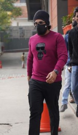 In sweatshirt and comfy pants, Allu Arjun keeps it cool in Hyderabad:Photos